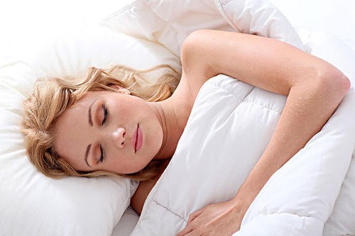 The Relationship Between Sleep and Skin Lifting